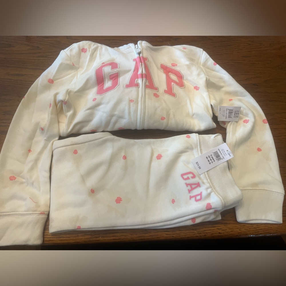 GAP Kids Matching Set in Cream and Pink